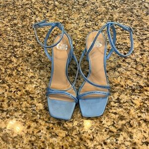 Cute Light Blue GB Heels Size 7!